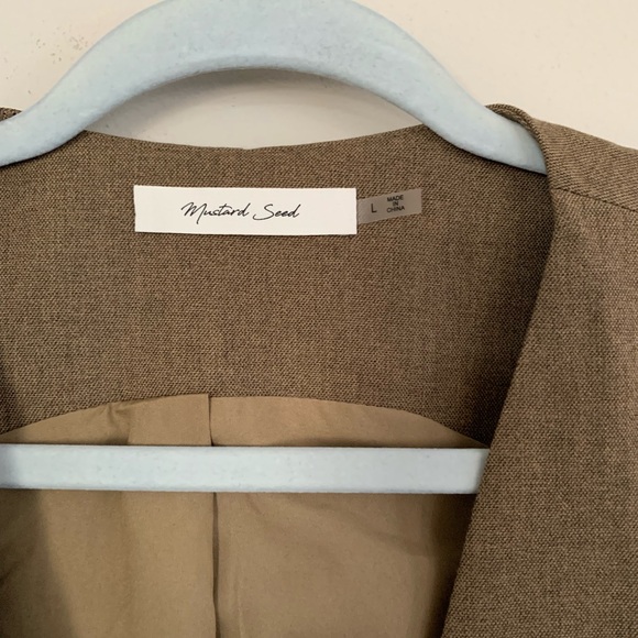 Mustard Seed Taupe Sleeveless Tailored Vest - Picture 3 of 5